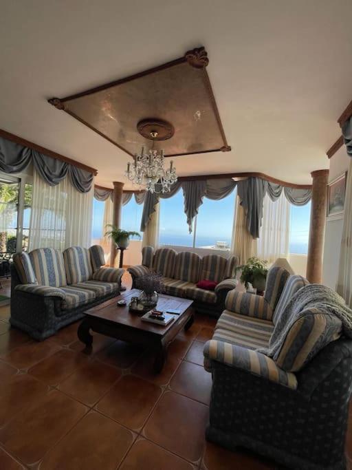 Willa Maravilla With Sea Views Los Menores