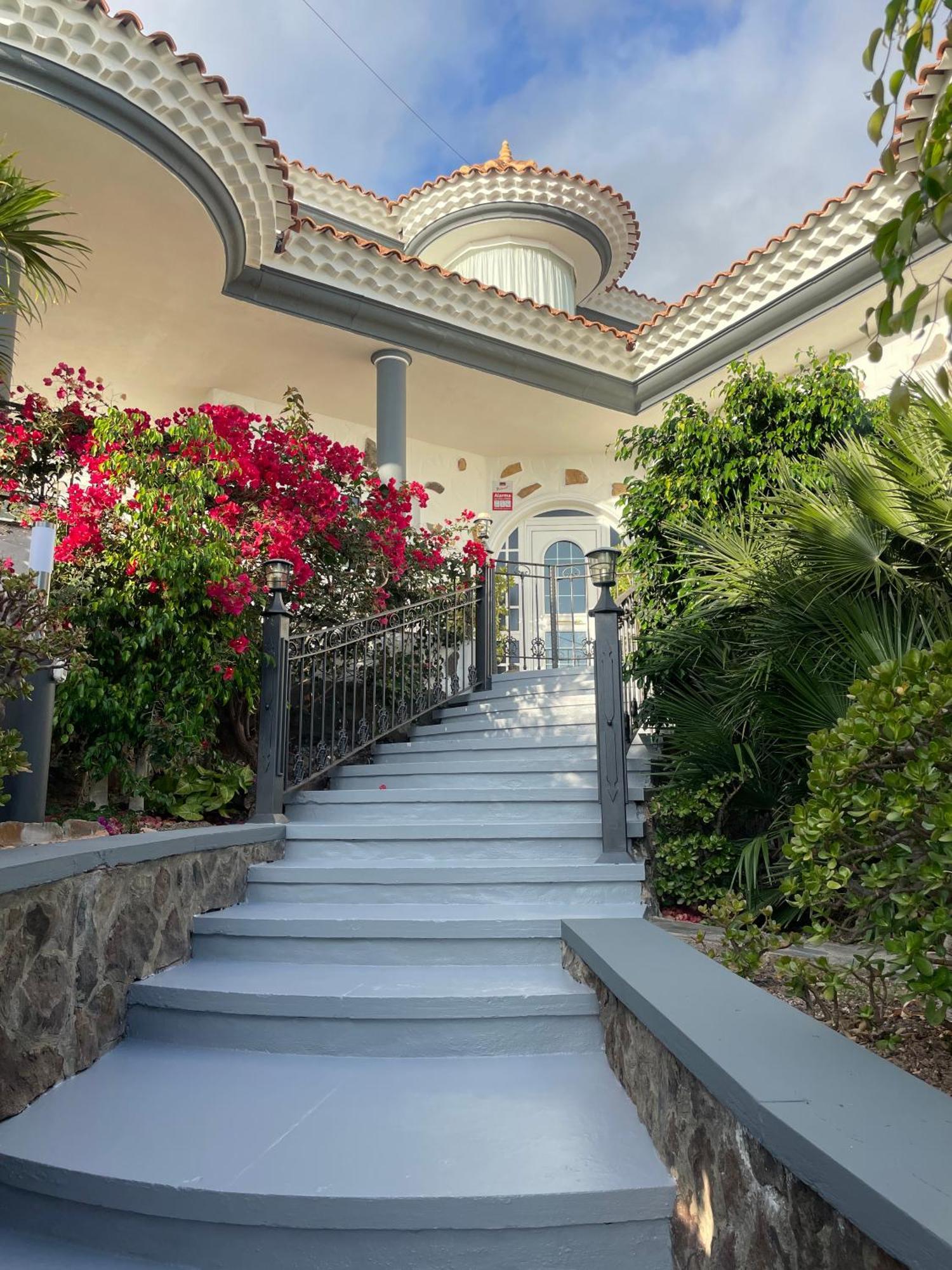 Villa Maravilla With Sea Views *